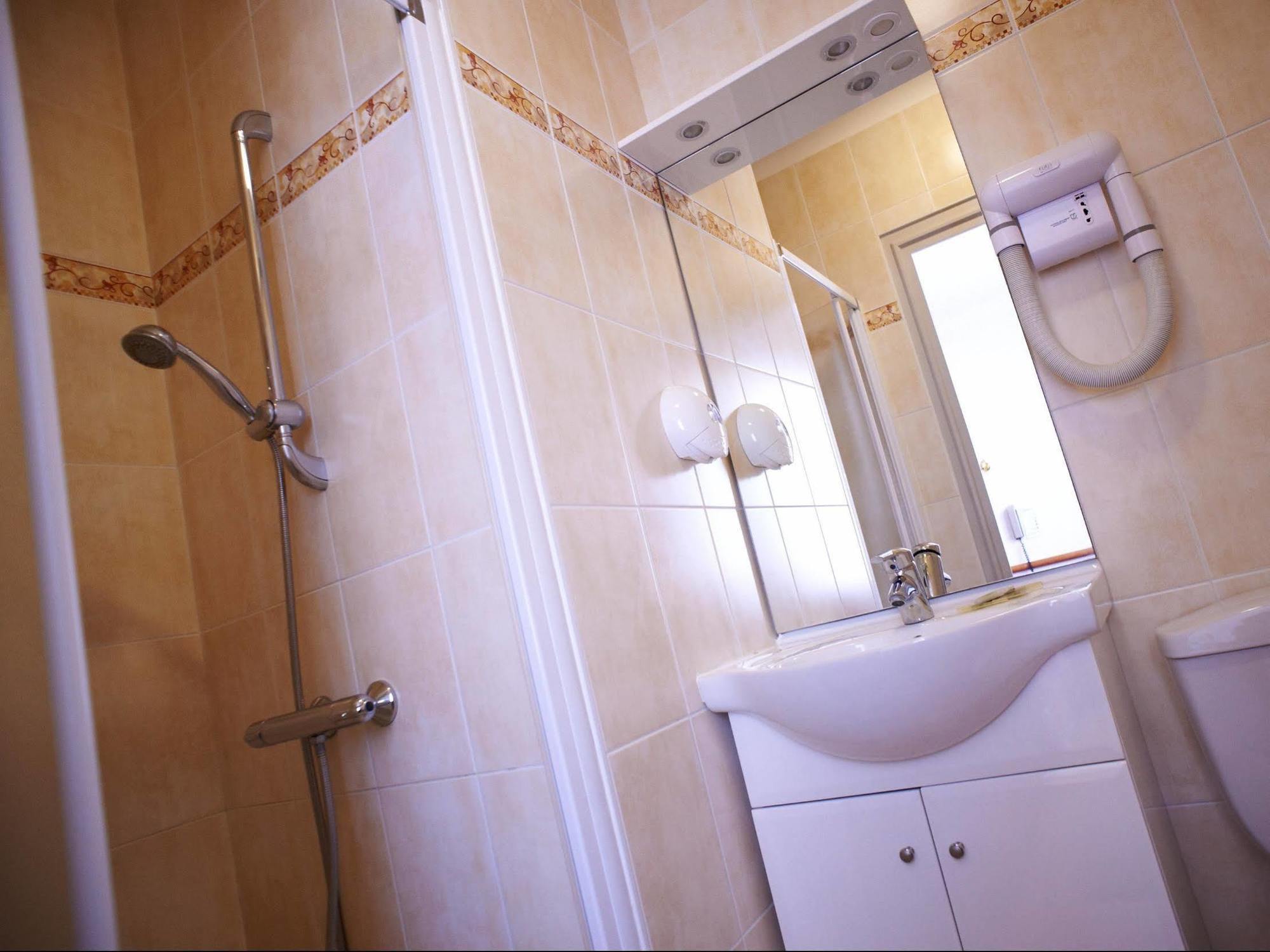 קליסון Hotel De La Gare מראה חיצוני תמונה